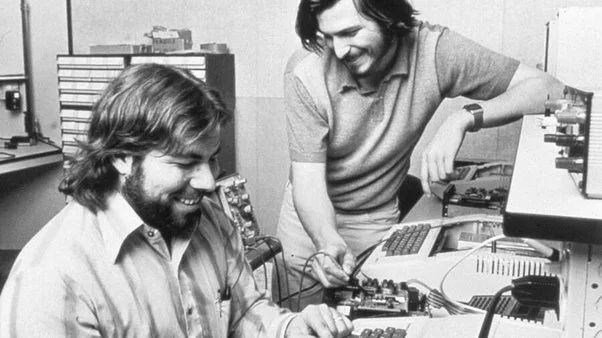Steve Wozniak contribution to Apple 
